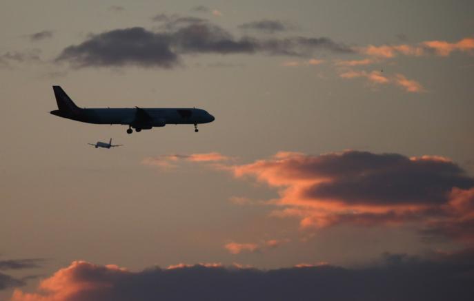 Rusiyaya məxsus sərnişin təyyarəsi məcburi eniş edib