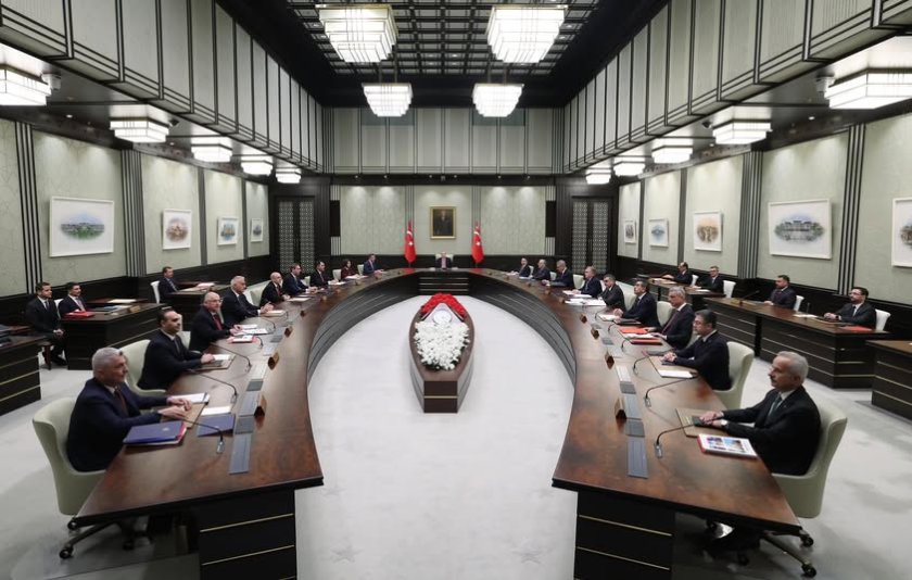 Prezident nazirləri topladı