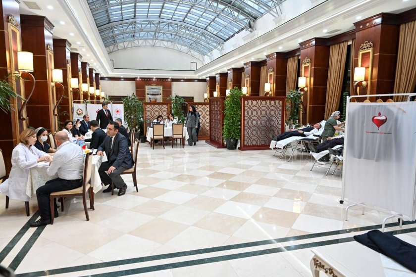 Milli Məclisdə könüllü qanvermə aksiyası keçirilib