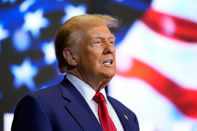 Tramp Zelenskini 19-cu əsr şoumeni P.T. Barnumla müqayisə edib