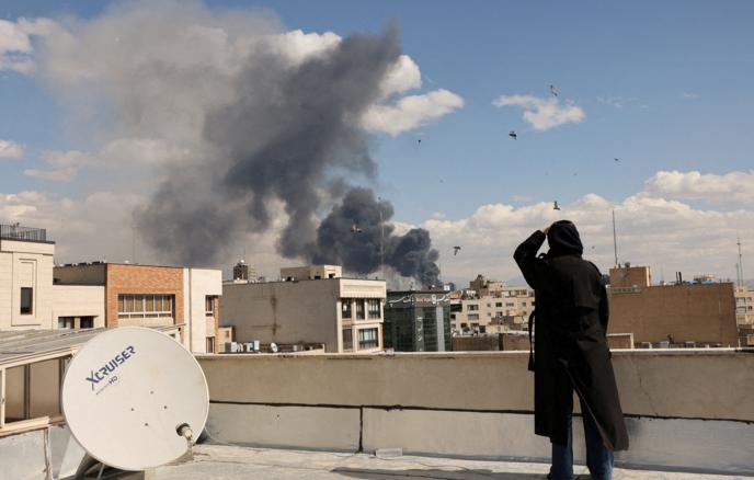 İsrail İranın hökumət binasını vurdu