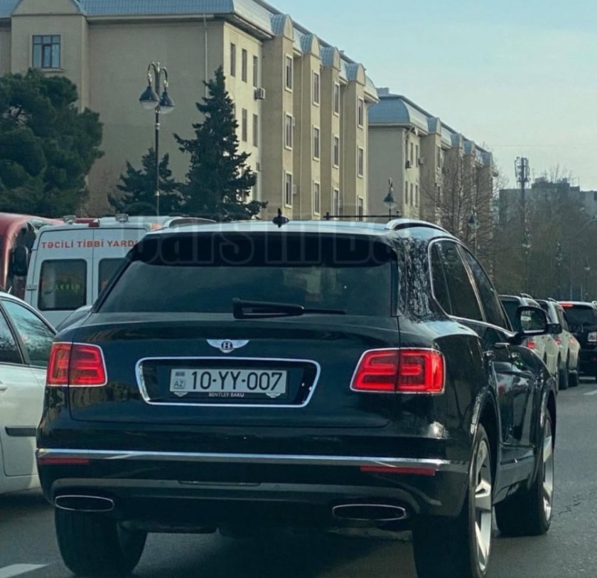 Bakı küçələrində diqqət çəkən lüks avtomobillər hansı deputatın oğluna məxsusdur?