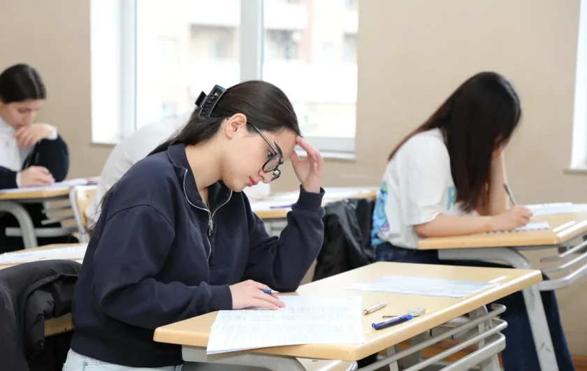 Bu gün buraxılış imtahanı keçirilib, dörd nəfərdə mobil telefon aşkarlanıb