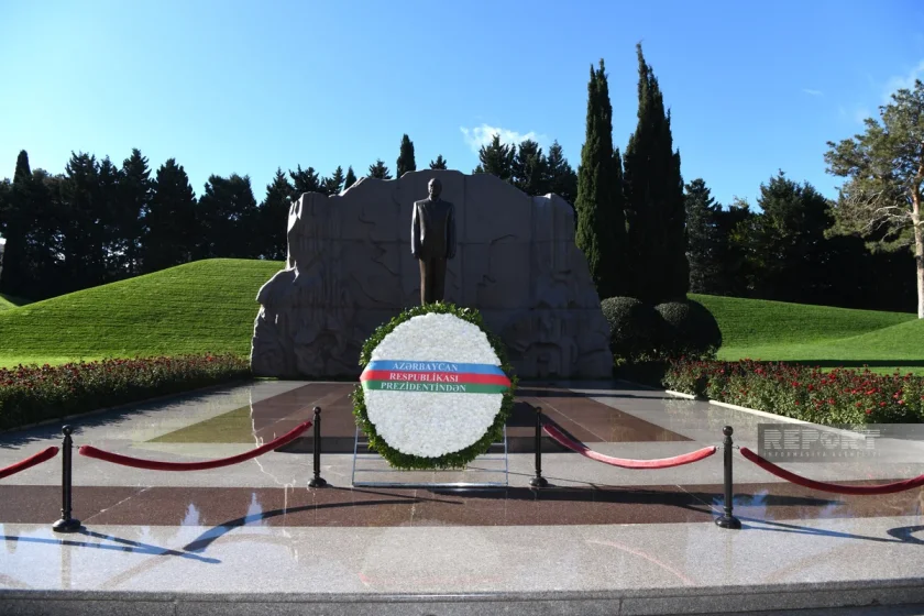 Latviya Prezidenti Fəxri Xiyaban və Şəhidlər Xiyabanını ziyarət edib