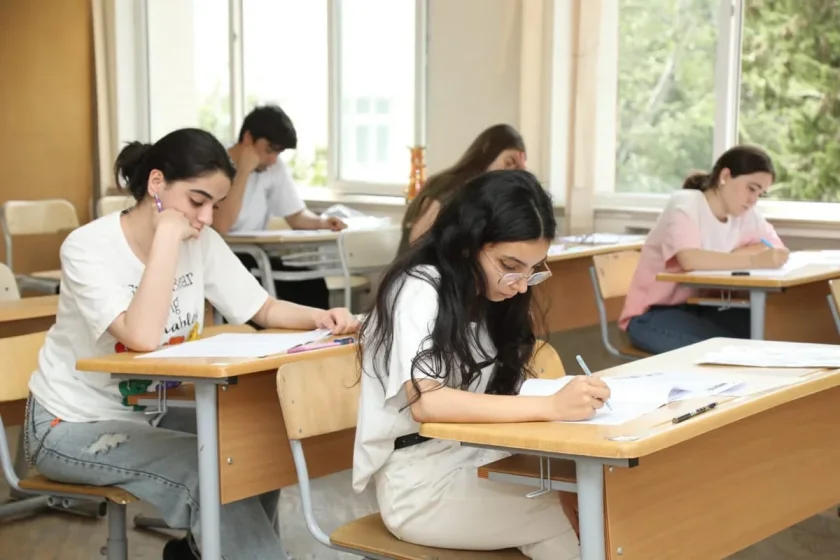 Bu gün 50 minə yaxın şagird buraxılış imtahanı verəcək