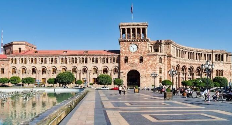 Rusiya Ermənistanda səfirini geri çağırdı
