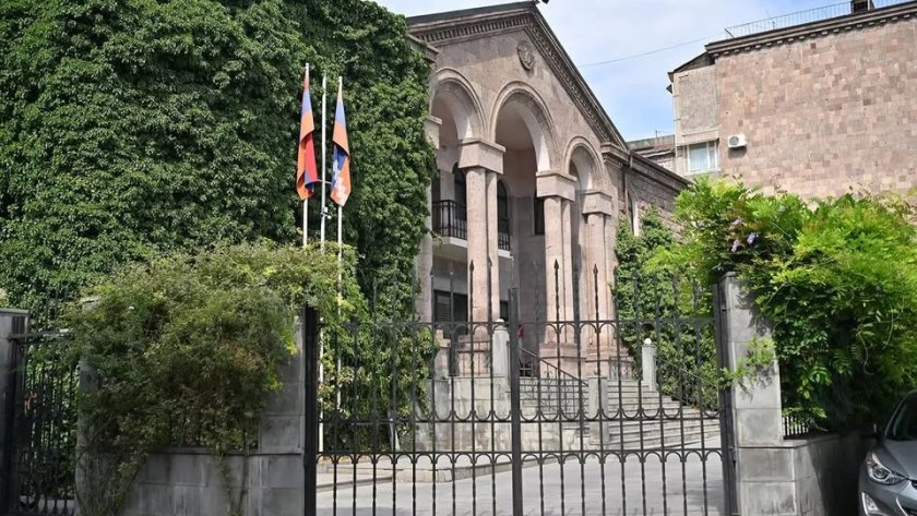  Ermənistanda Qarabağdakı keçmiş separatçı rejimlə əlaqəli qurumların ləğvetmə prosesi baslayib 