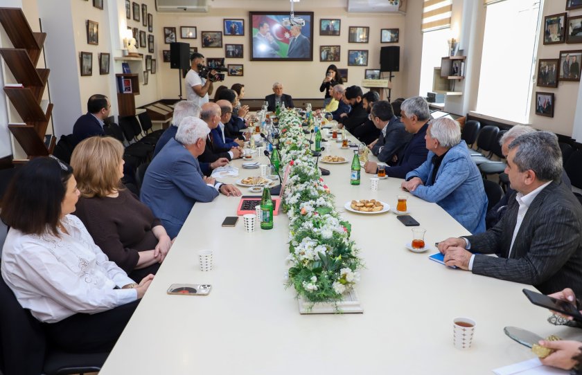 İntiqam Yaşara “Ədəbiyyat adamı” mükafatı verilib