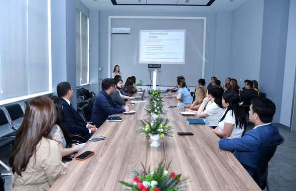 “Praktik kommunikasiya bacarıqları” mövzusunda təlimlər keçirilir