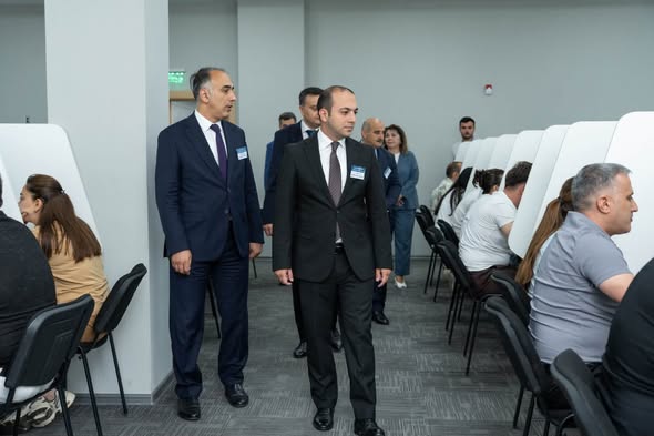 Dövlət icra məmuru vəzifəsinə qəbulla bağlı test imtahanı keçirilib