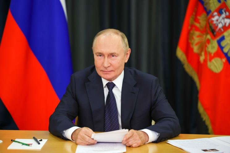 Putin Vyetnam prezidenti ilə görüşəcək
